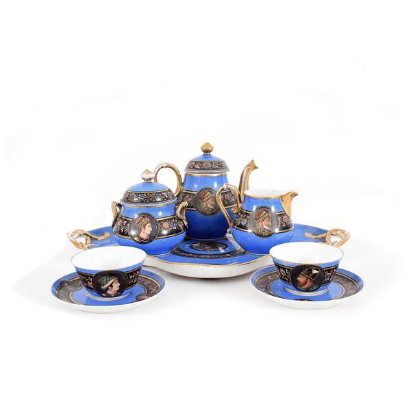 Tête-à-tête, in porcellana a fondo azzurro, Francia, fine del XIX secolo