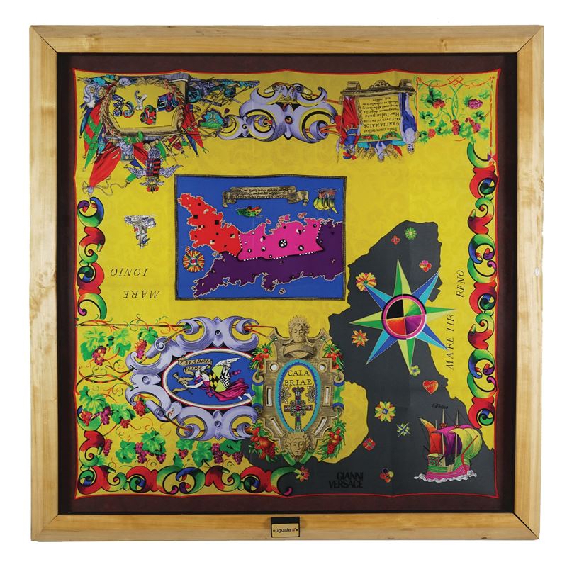 Gianni Versace, Foulard in seta gialla