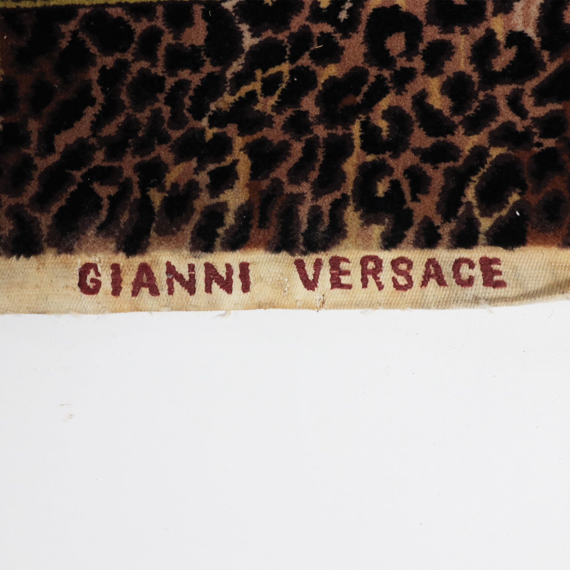 Gianni Versace, Tappeto Home Signature in lana policroma