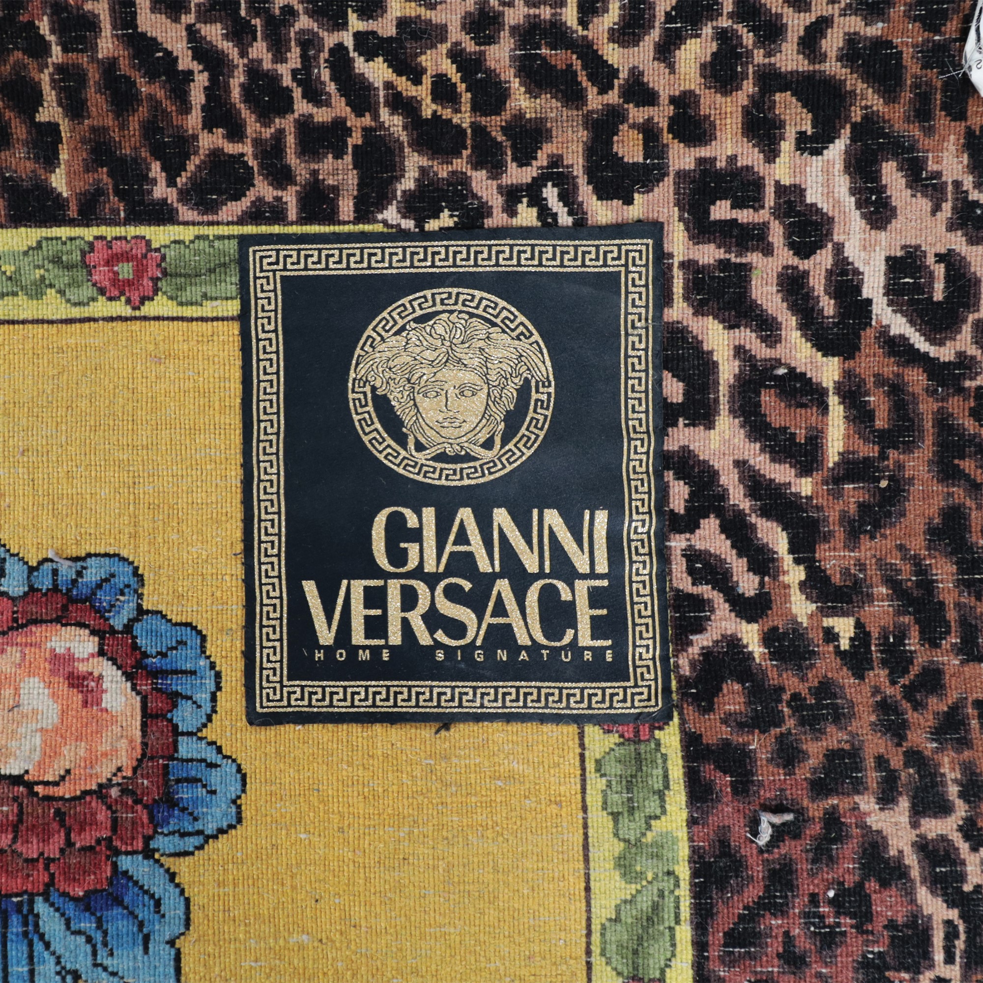 Gianni Versace, Tappeto Home Signature in lana policroma