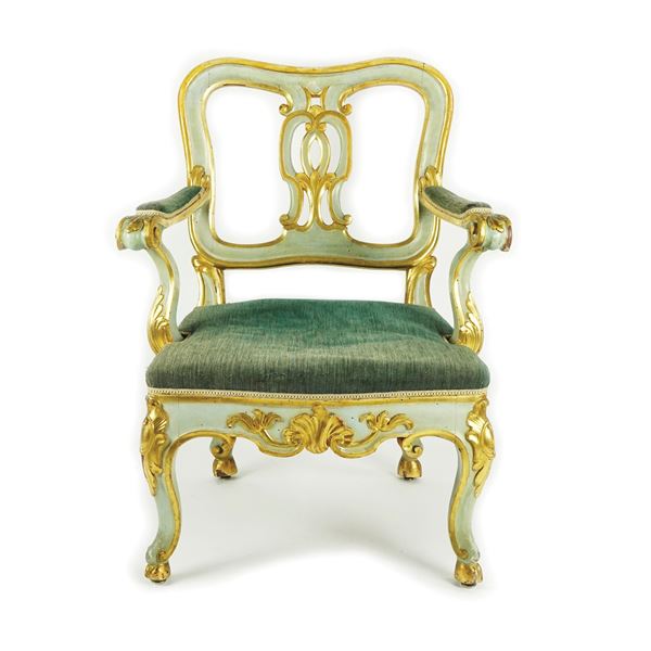 Poltrona in legno laccato azzurro e dorato, Roma, XVIII secolo