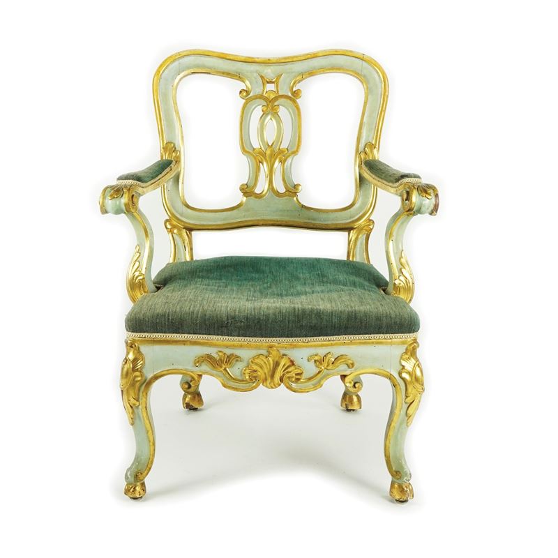 Poltrona in legno laccato azzurro e dorato, Roma, XVIII secolo