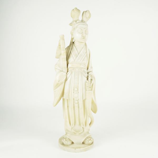 Scultura in alabastro raffigurante una personaggio femminile, Arte Orientale  - Asta Soli mai - Bolli & Romiti - Casa d'Aste in Roma