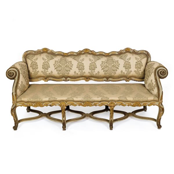 Divano in legno laccato avorio e dorato, fine del XVIII secolo