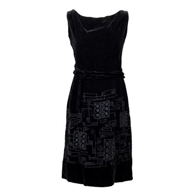 Abito/capo sartoriale, velluto nero con ricami geometrici (anni '40), taglia 42 indicativa