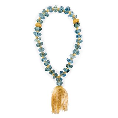 Collana in vetro celeste, elementi a corolla con cordone dorato annodato