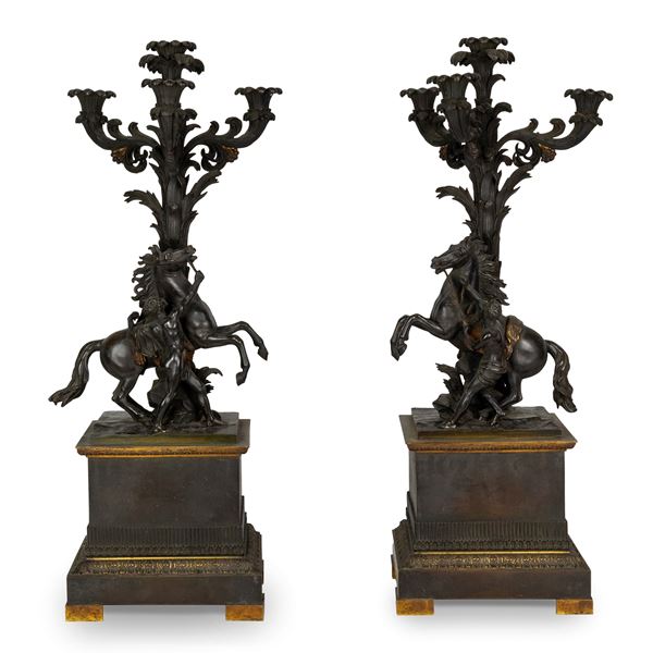 Coppia di candelabri in bronzo patinato e in parte dorato, Francia, XIX secolo