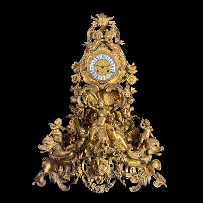 Pendola con figure allegoriche e coppia di candelabri in bronzo dorato, Francia, XIX secolo