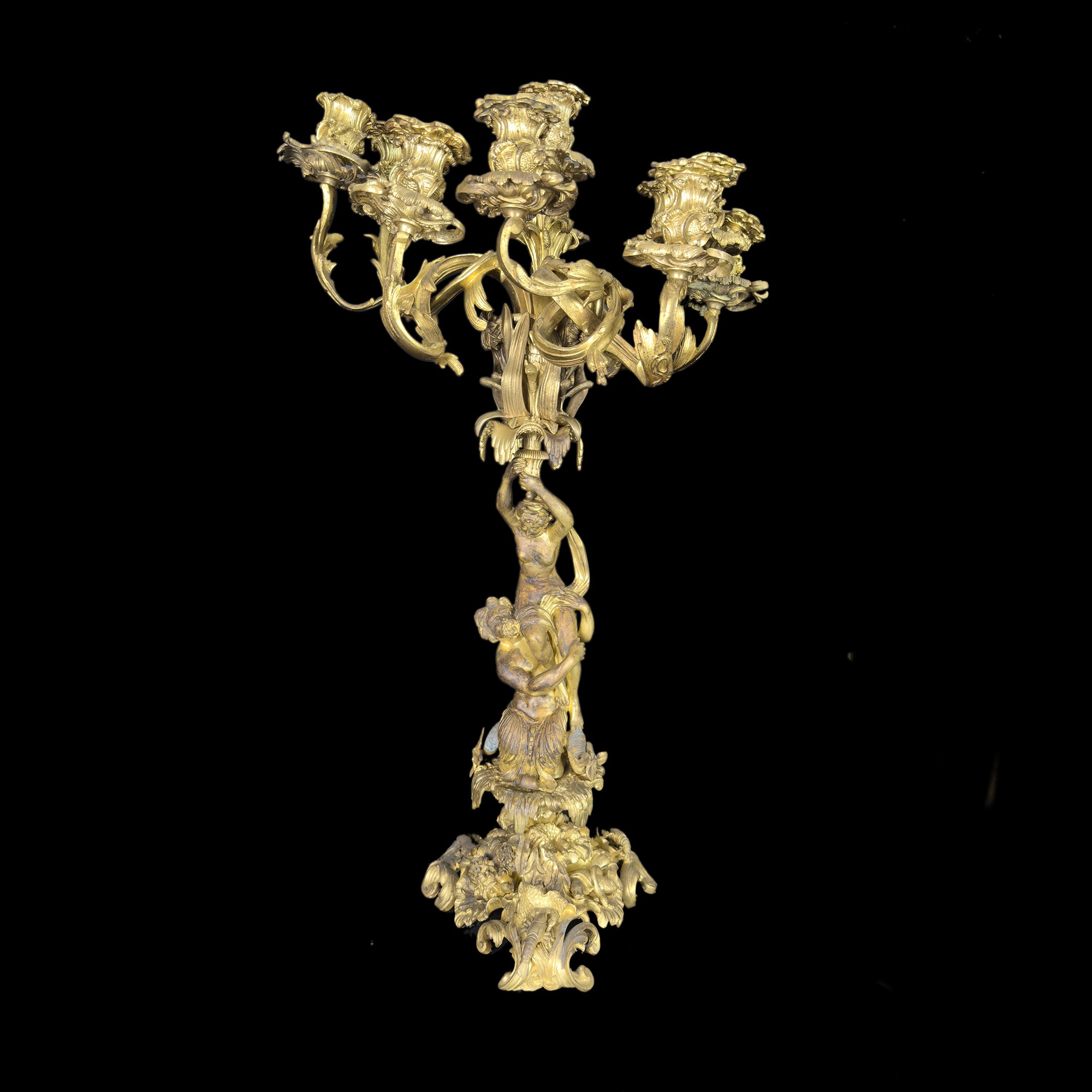 Pendola con figure allegoriche e coppia di candelabri in bronzo dorato, Francia, XIX secolo