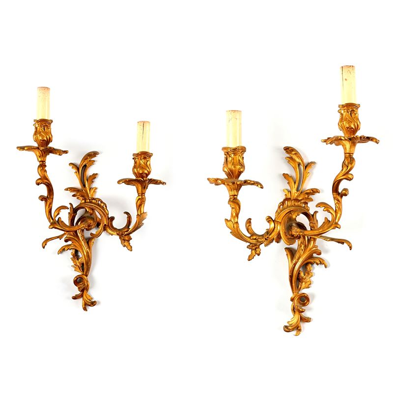 Coppia di appliques in bronzo dorato in stile Luigi XV