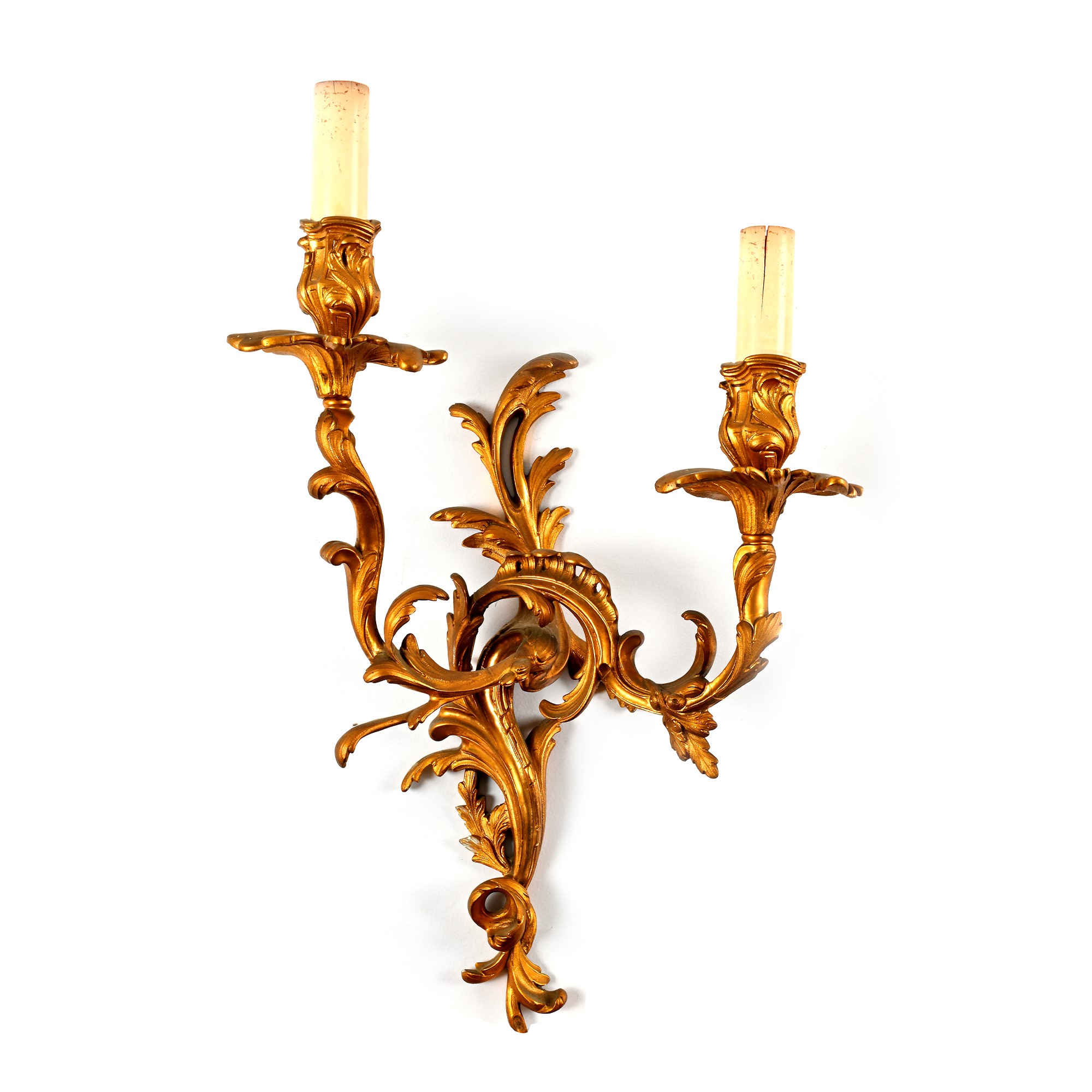 Coppia di appliques in bronzo dorato in stile Luigi XV