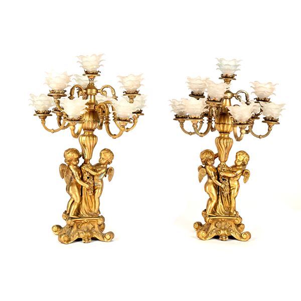 Coppia di candelabri in bronzo dorato a dieci luci ciascuno