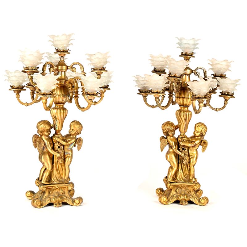 Coppia di candelabri in bronzo dorato a dieci luci ciascuno