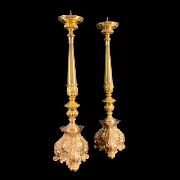 Coppia di torcieri in metallo dorato