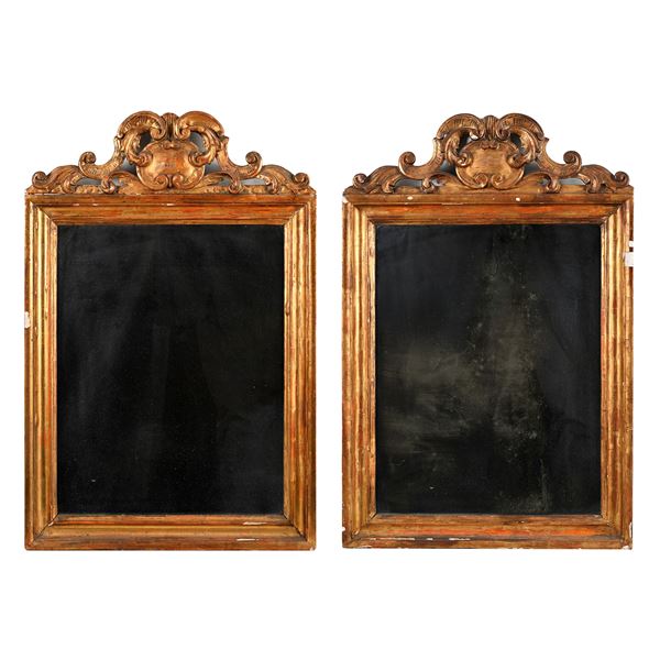 Coppia di piccole specchiere in legno dorato, XIX secolo