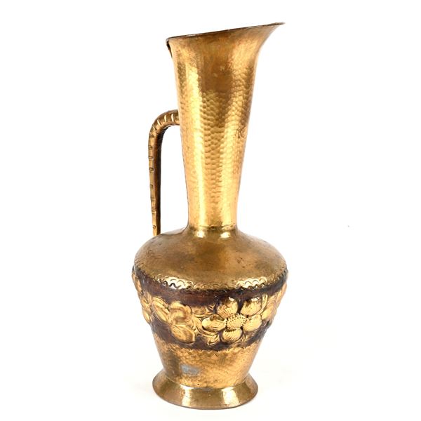 Grande versatoio in rame dorato