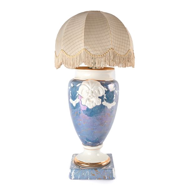 Lume in ceramica a lustro azzurro e dorato imitante il marmo