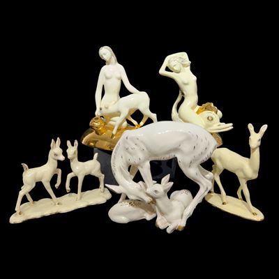 Cinque Sculture in Ceramica Bianca, Avorio e Dorata