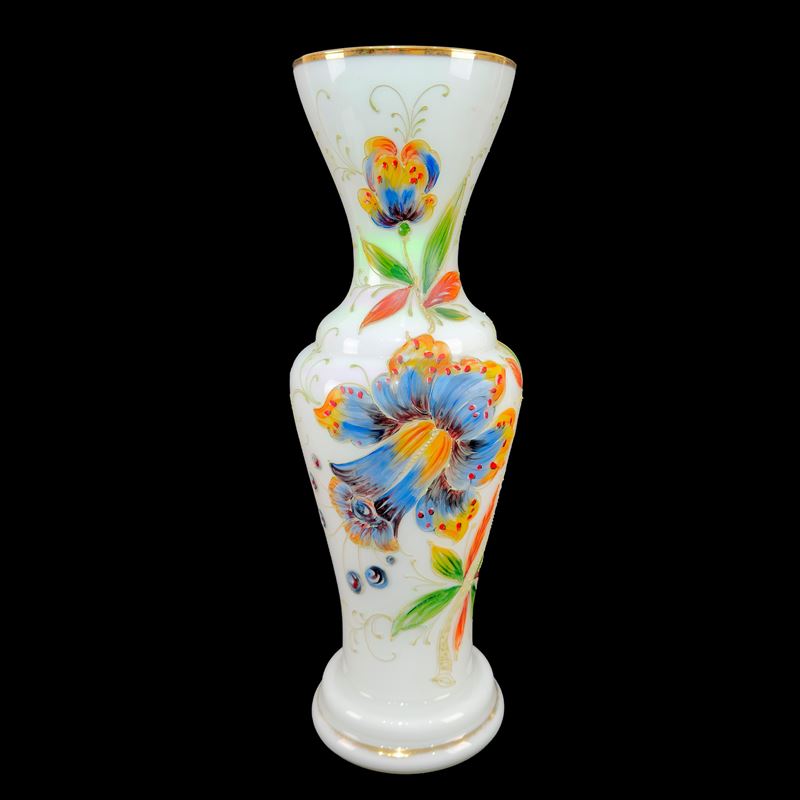 Vaso in vetro opalino bianco