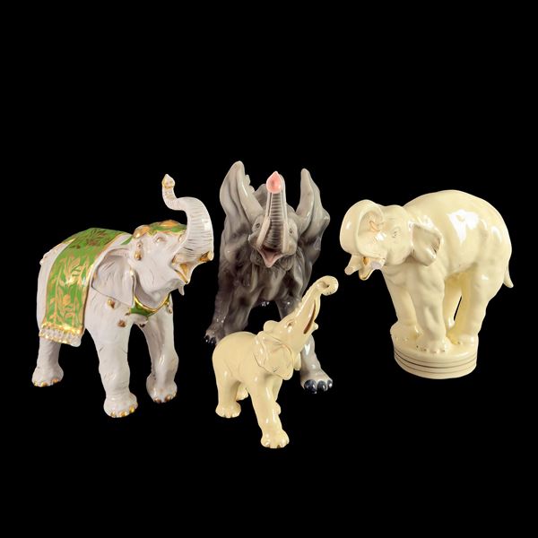 Quattro elefanti in ceramica di diverso colore e manifattura