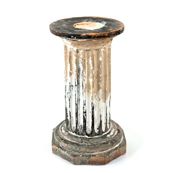 Base a colonna scanalata in terracotta