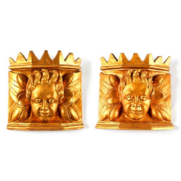 Coppia di fregi in legno dorato, XIX secolo