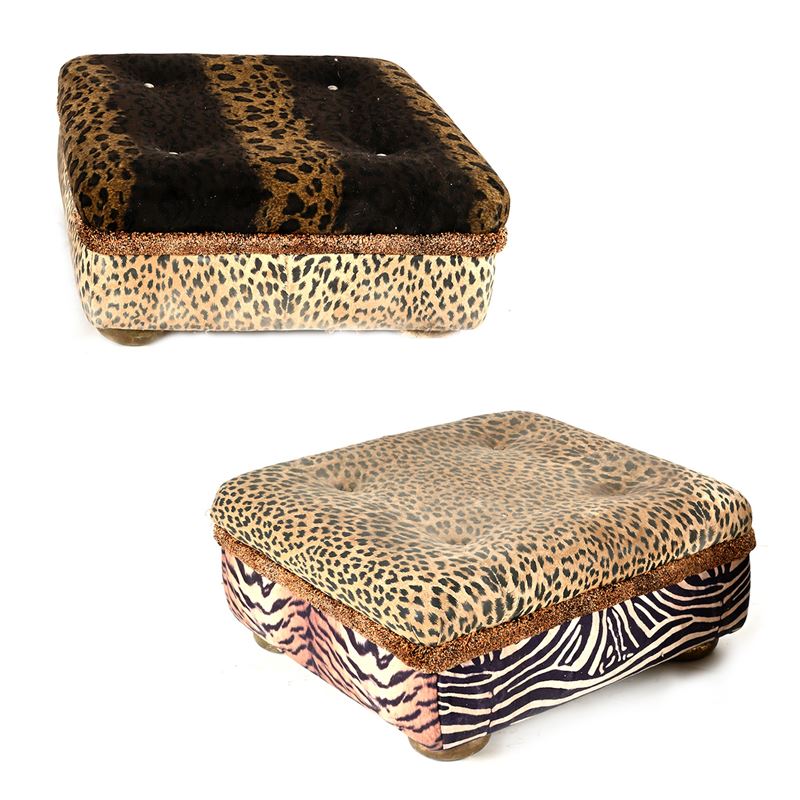 Due poufs di forma rettangolare