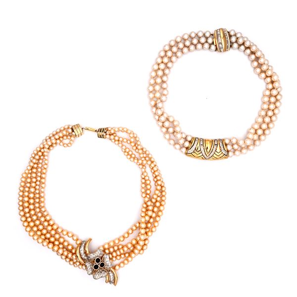 Due collane di finte perle