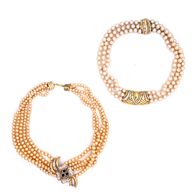 Due collane di finte perle