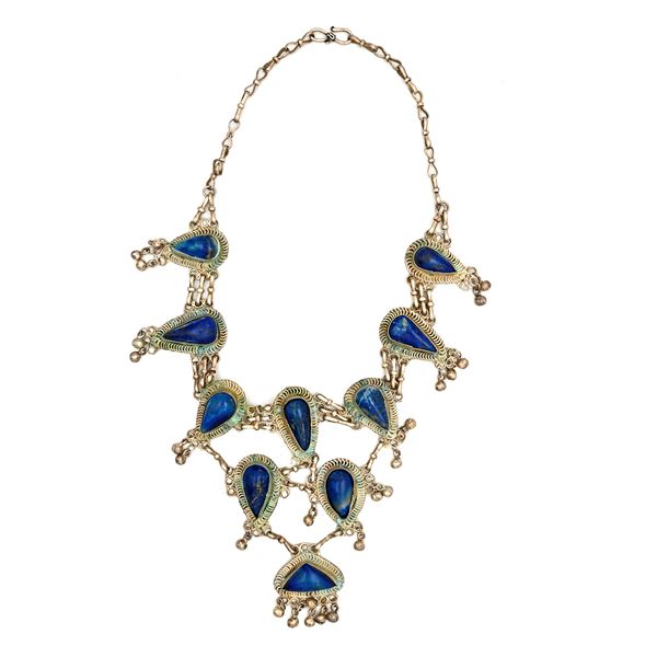 Collana in metallo argentato, manifattura orientale
