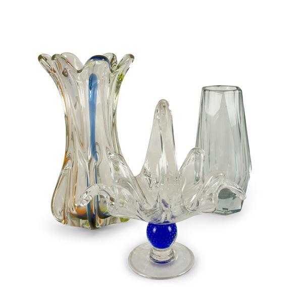 Due vasi e un cestino in vetro incolore