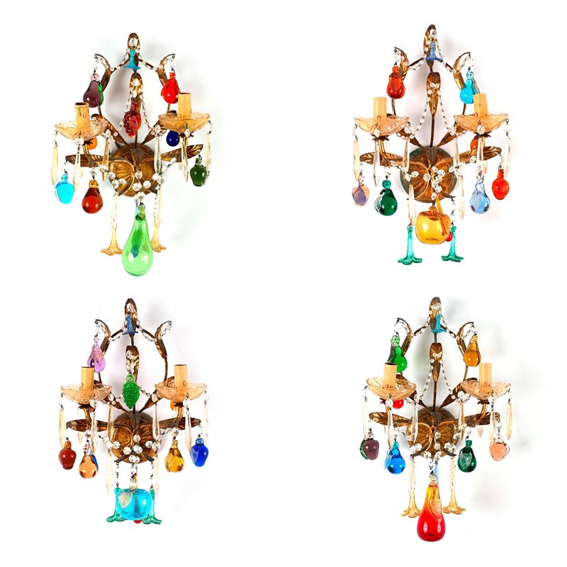 Quattro appliques in ferro battuto e legno dorato