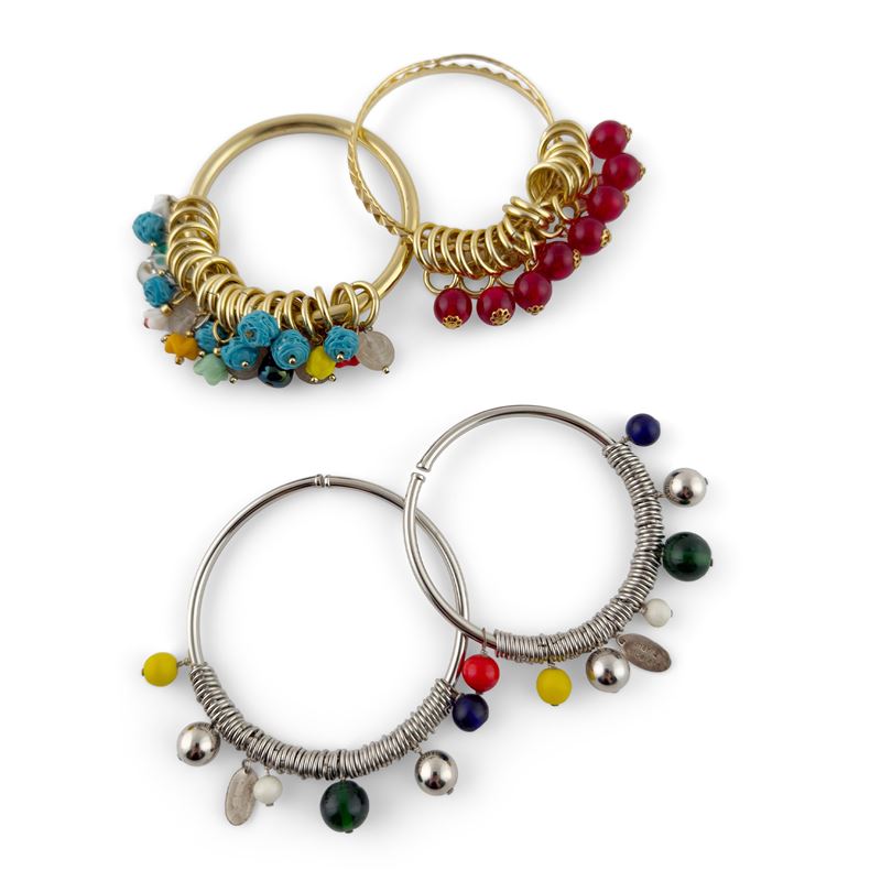 Maria Calderara, Quattro bracciali rigidi in metallo dorato e argentato