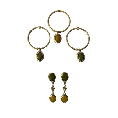 De Liguoro, Set di bracciali e orecchini in metallo dorato con pendenti a medaglione