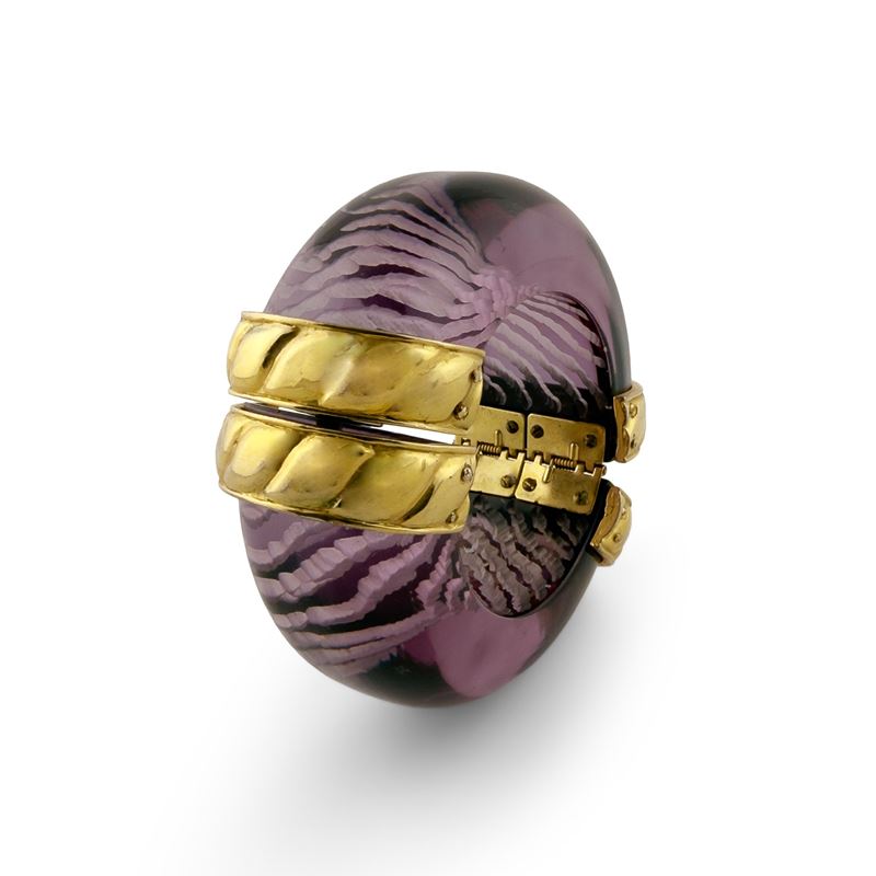 Bracciale rigido in materiale plastico color viola con finiture in metallo dorato