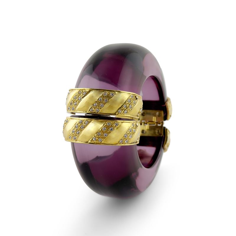 Bracciale rigido in plastica viola con finiture dorate e strass
