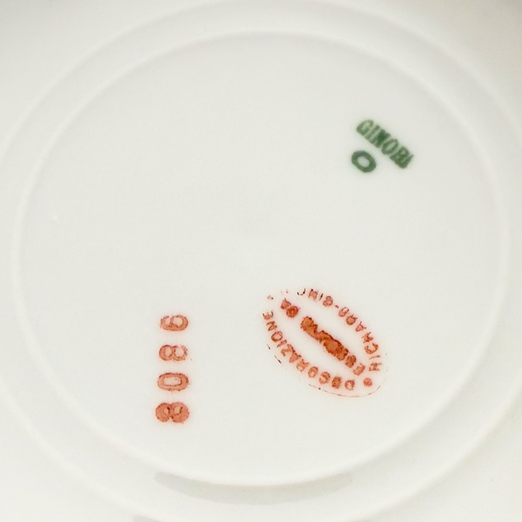 Servizio di piatti in porcellana bianca e policroma, Ginori