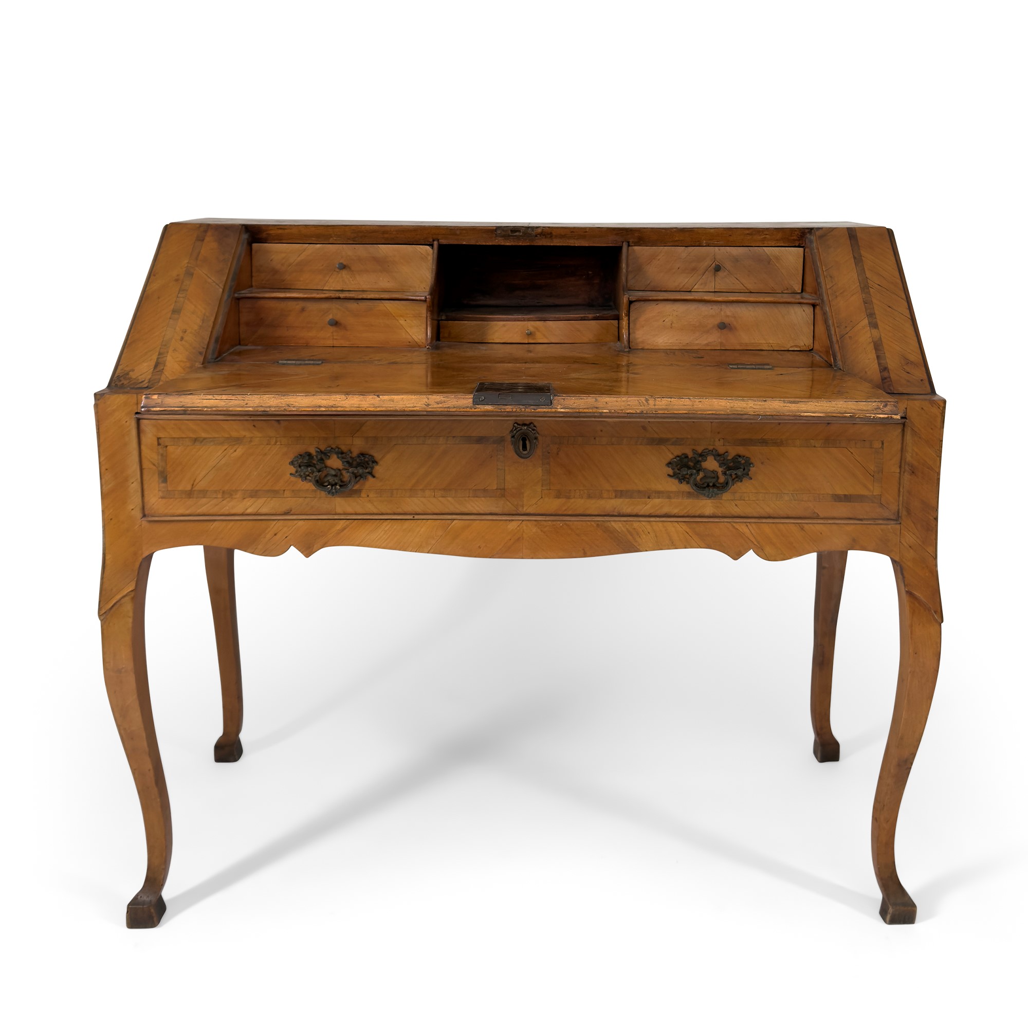 Bureau dos d'âne lastronato in noce, XVIII secolo