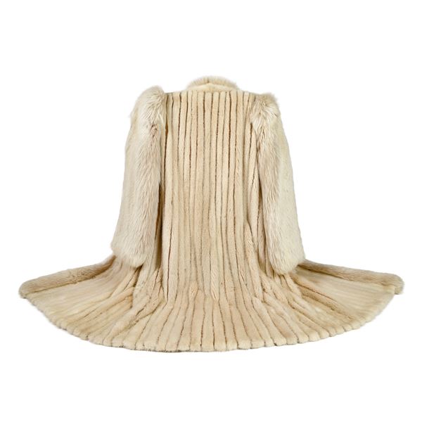 Pelliccia di visone bianco a lavorazione verticale, Boris, Lucca