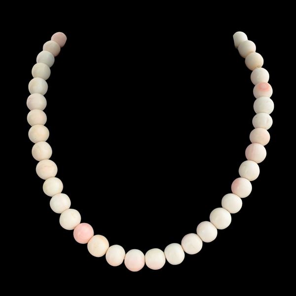 Collier con sfere di madrepora e chiusura in oro giallo 12kt.