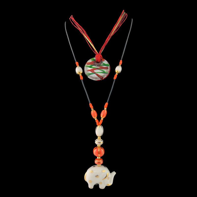 Due collane di diverso materiale