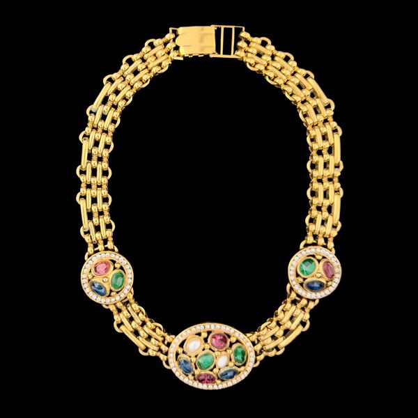 Collana dorata con strass e finte pietre colorate, Bijoux Cascio, anni '80