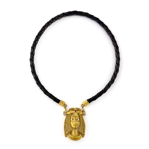 Collier con pendente a testa di Cleopatra