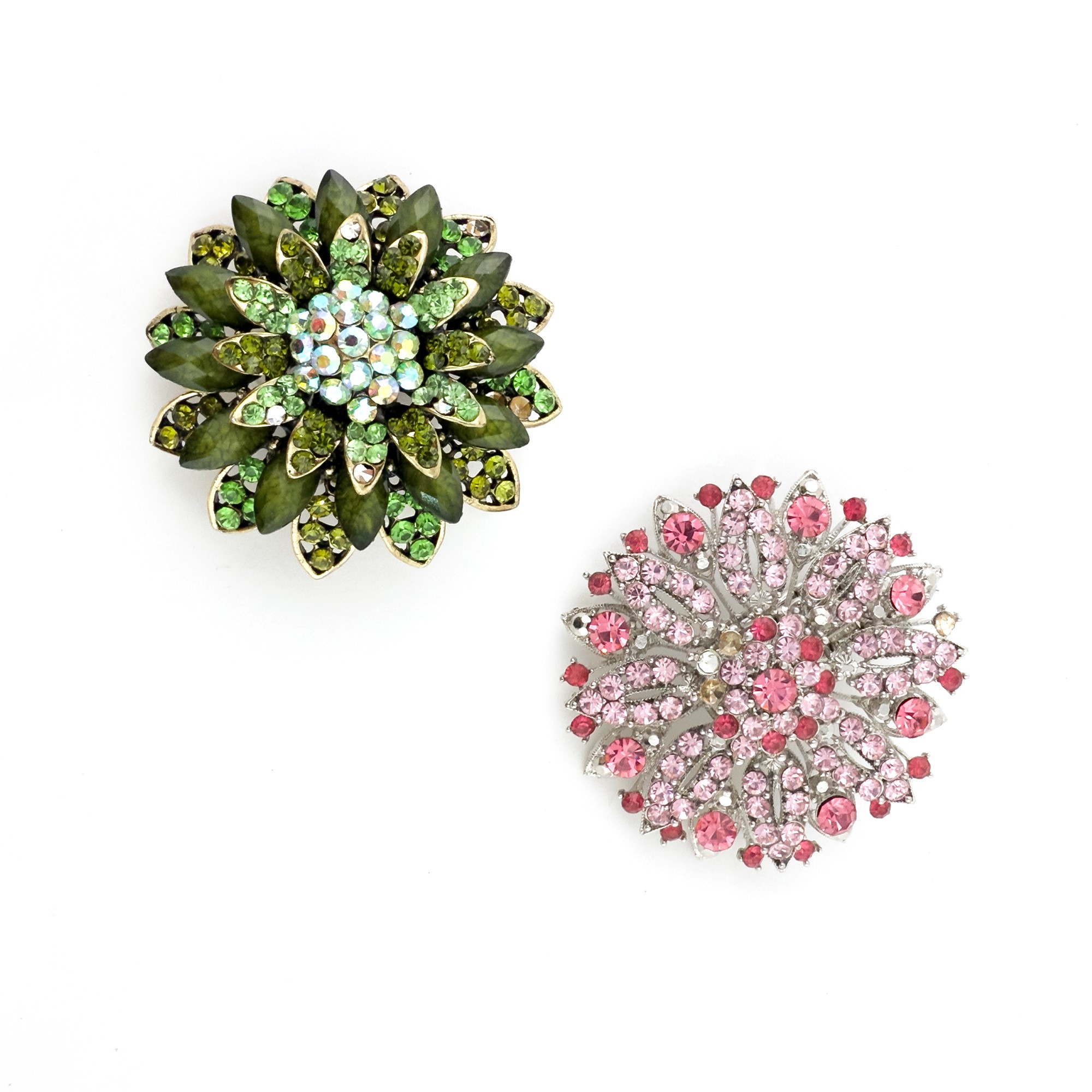 Paio di orecchini e due anelli argentati con strass e vetri colorati