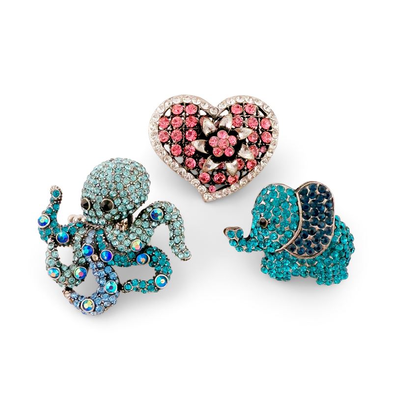 Tre anelli argentati con strass colorati