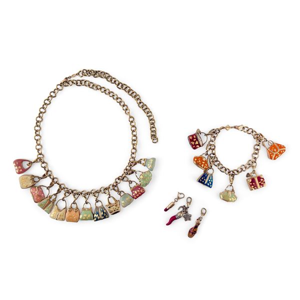 Collana e bracciale con numerosi charms in smalti policromi