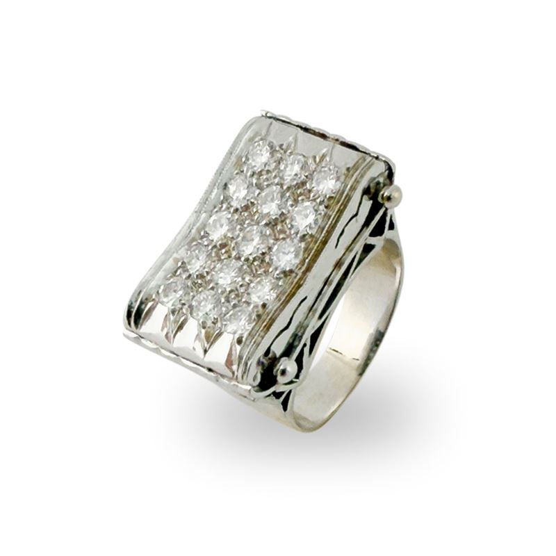 Anello con pavé di brillanti