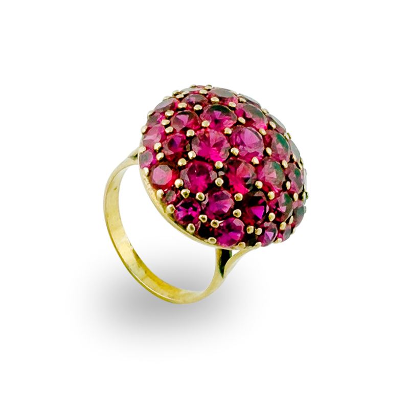 Anello a Toppa con Pavé di Rubini Artificiali