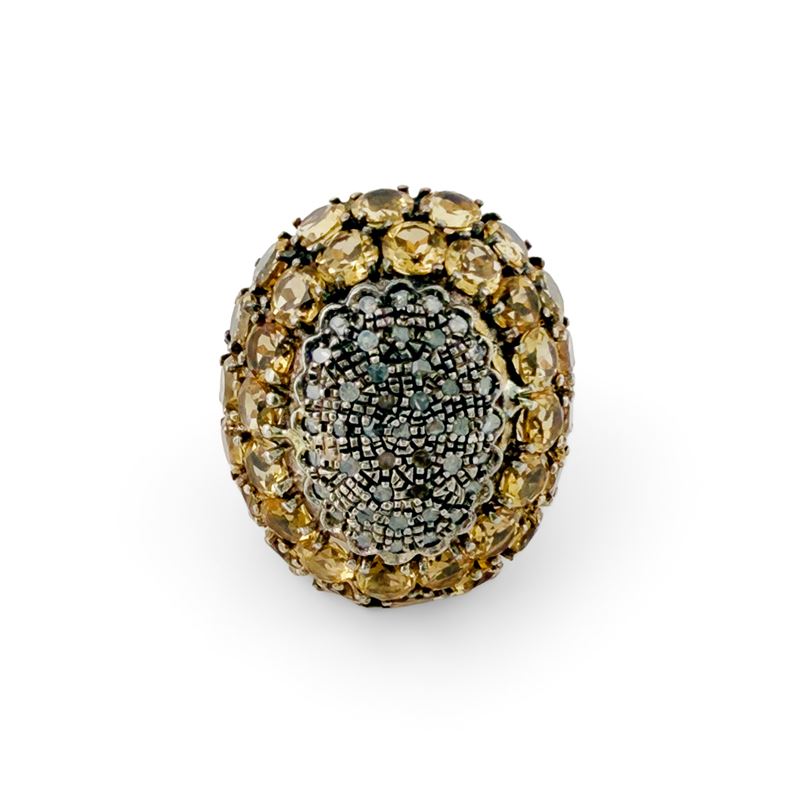 Grande anello con quarzi citrini e vetri