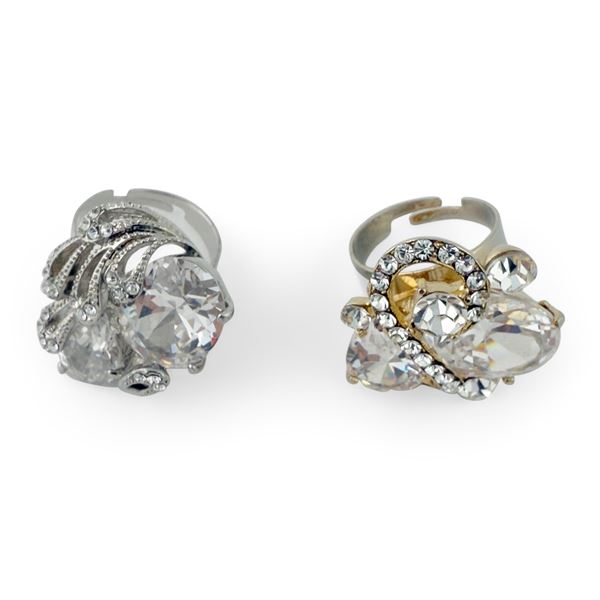 Due anelli dorati e argentati